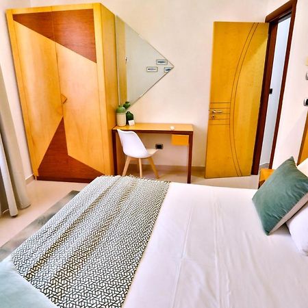 Piccadilly Rooms Restaurant And Beach Santa Maria al Bagno Bagian luar foto