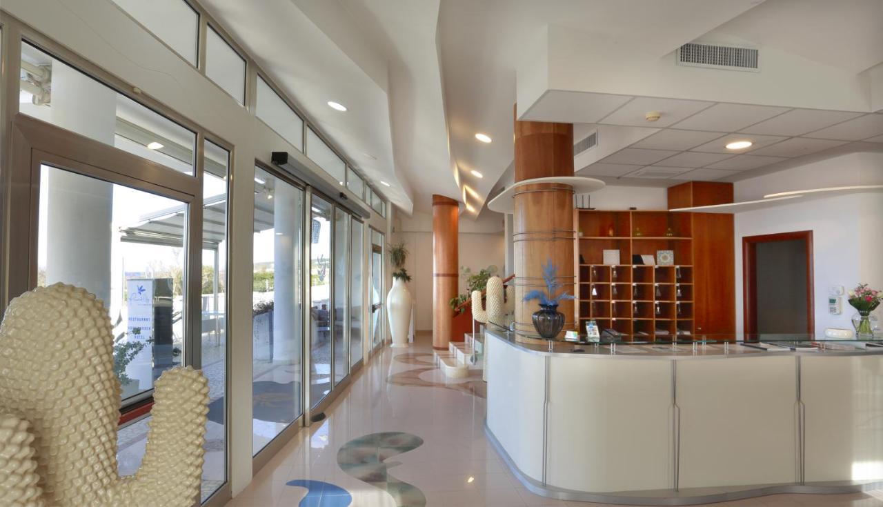 Piccadilly Rooms Restaurant And Beach Santa Maria al Bagno Bagian luar foto
