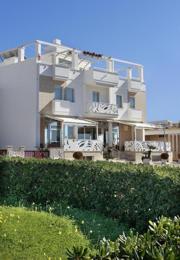 Piccadilly Rooms Restaurant And Beach Santa Maria al Bagno Bagian luar foto