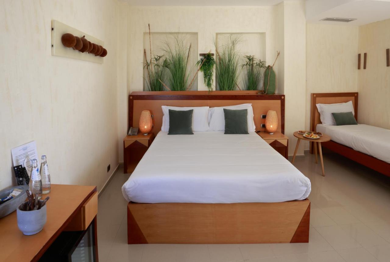 Piccadilly Rooms Restaurant And Beach Santa Maria al Bagno Bagian luar foto