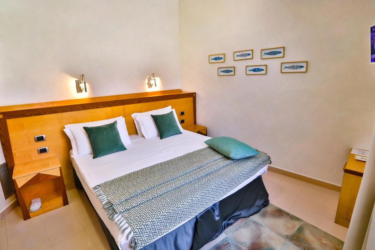 Piccadilly Rooms Restaurant And Beach Santa Maria al Bagno Bagian luar foto