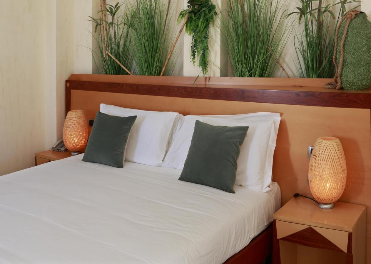 Piccadilly Rooms Restaurant And Beach Santa Maria al Bagno Bagian luar foto