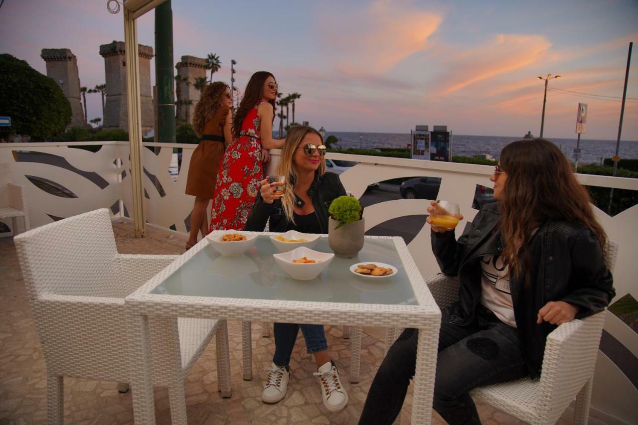 Piccadilly Rooms Restaurant And Beach Santa Maria al Bagno Bagian luar foto
